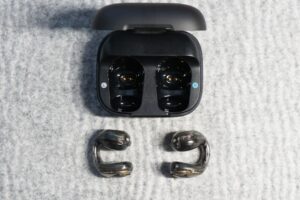 メガネユーザーに語りかけています…Ankerの「イヤーカフ型イヤホン」を試してみるのです…