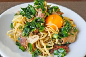 「めっちゃ元気になれそう」　くまの限界食堂の「にら豚焼きそば」が最強のスタミナ飯だった