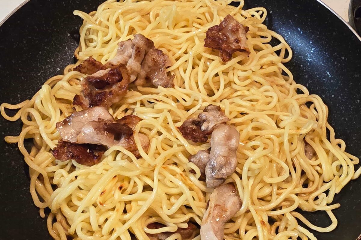 にら豚焼きそば・麺