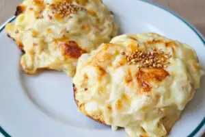 「とろ〜り最高…」　新玉ねぎとチーズのトーストが簡単すぎて神ウマだった