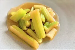 北斗晶の「セロリの食べかた」に驚き…　“あの調味料”に漬けるだけで絶品の副菜に