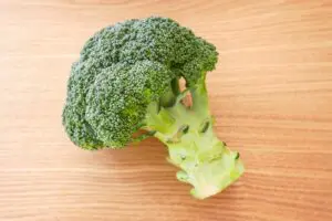 例年より安いブロッコリー、美味しいものの「見分け方」は？　新鮮なものは“色に注目”