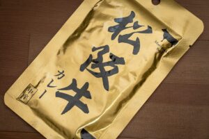 ダイソーで見つけた110円の“高級カレー”　食べようとしたら「調理方法」に驚いた…