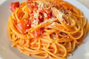 パスタに“あの調味料”を入れるなんて…　コク旨でピリ辛の「アラビアータ風」が完成