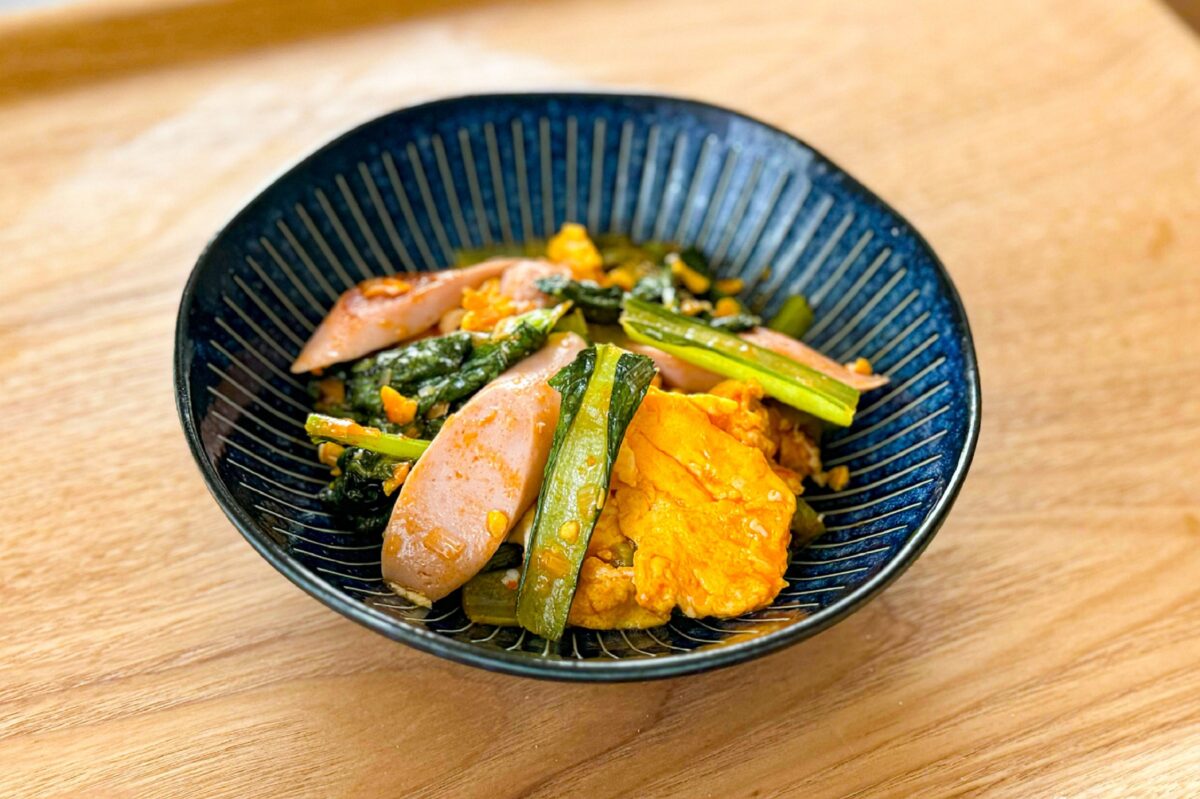 たまごと魚肉ソーセージの炒め物