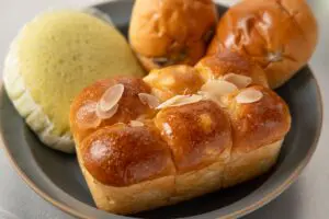 熊元プロレスが絶賛する“ロングセラー”菓子パン　「ほんまにエグい」