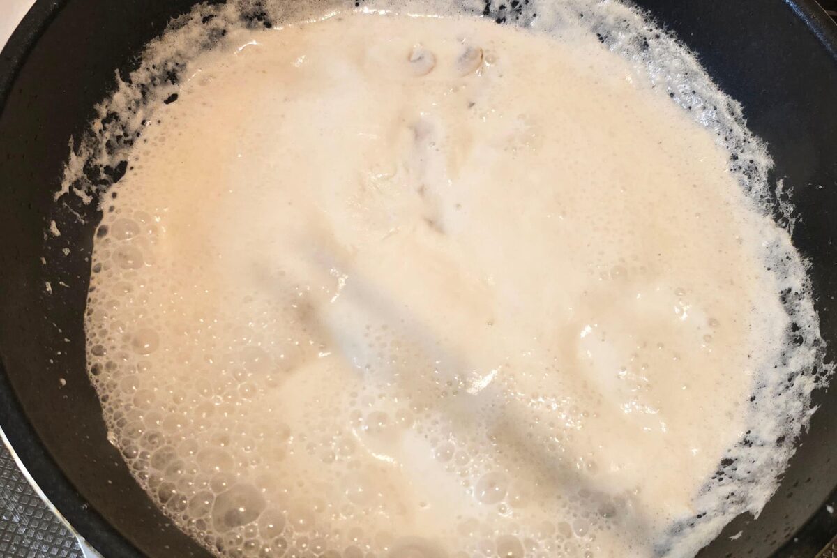 鶏むね肉のミルク煮・沸騰