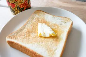 トーストは“こう焼く”のが正解だった　サクふわ食感で劇的においしくなる