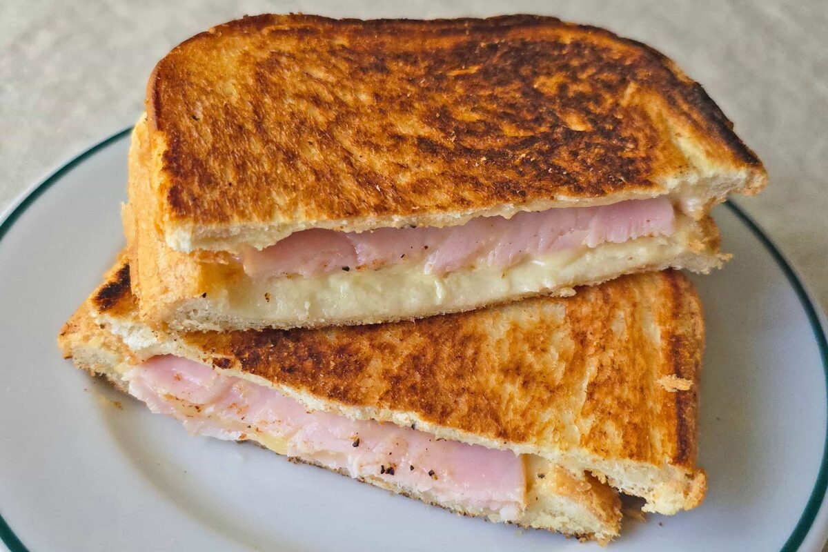 ハムチーズホットサンド