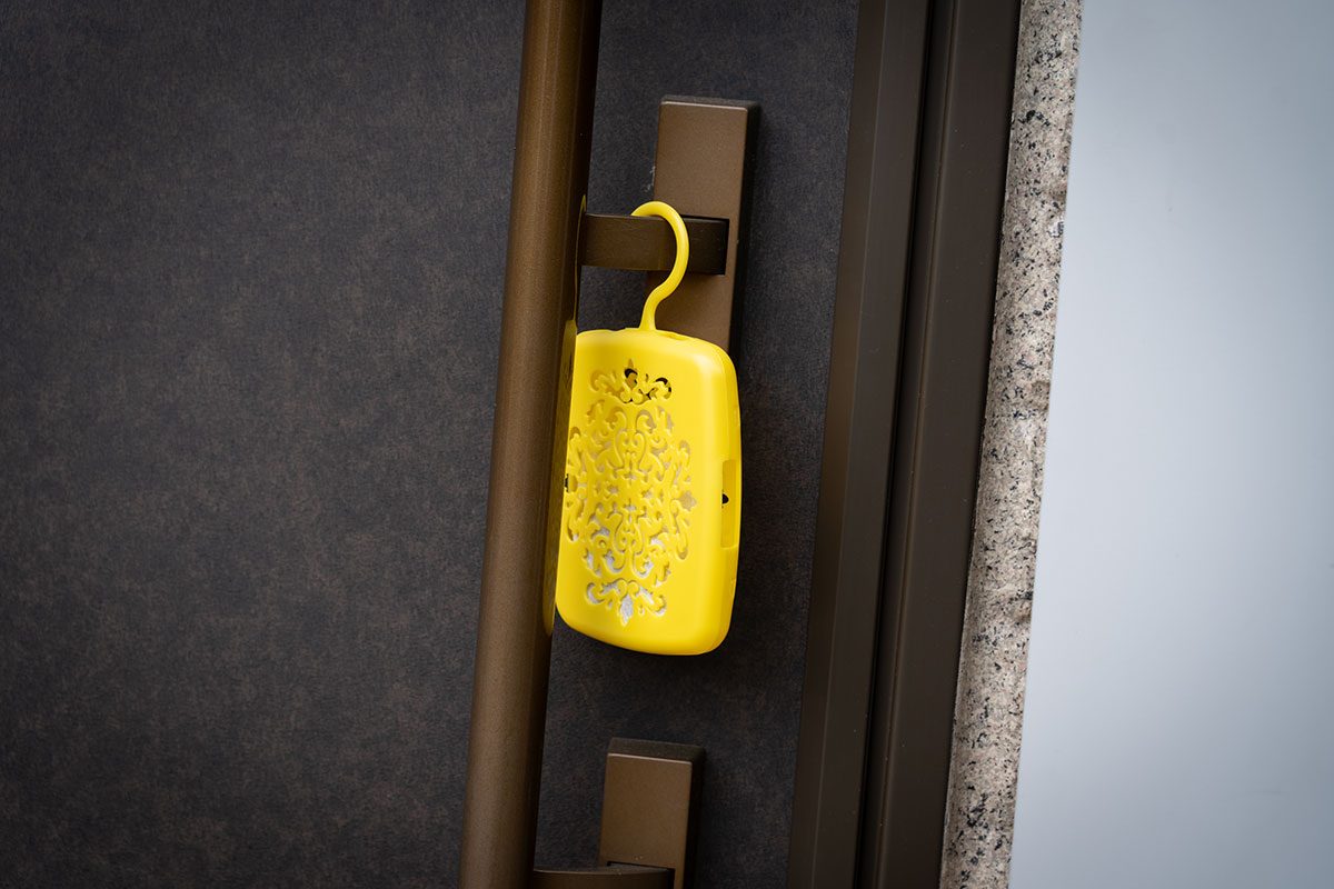 山崎実業・マグネット虫除けプレートカバー