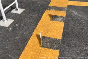 視覚障害者へのイジメのような点字ブロックが危険すぎる　国土交通省の「神対応」に称賛の声