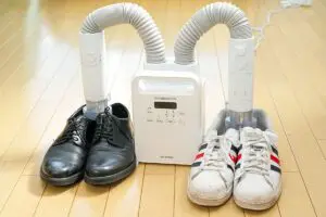 びしょ濡れスニーカーを“30分”で完全乾燥　梅雨前に用意したい「最強の乾燥機」