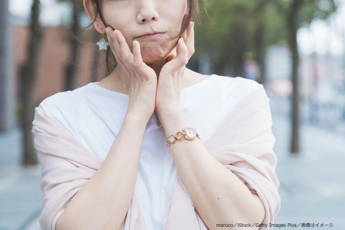 むっとなる女性