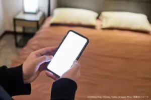 ぐっすり眠るため医師がしている“スマホ設定”　一般では約2割しか活用せず…