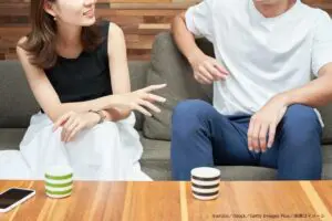 気まずいのは嫌！　約8割が「会話中の沈黙」を避けるために取った方法