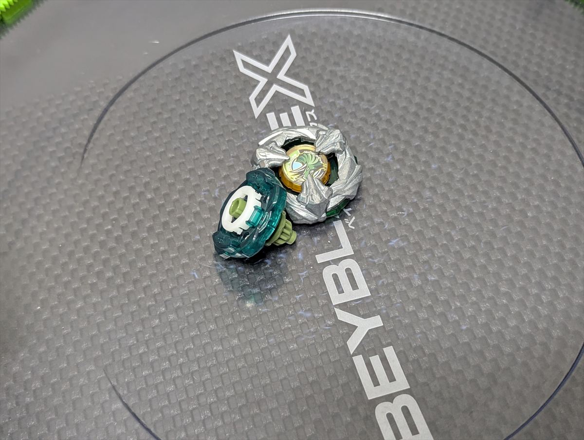 ベイブレードX 新発売『トリケラプレスM-85BS』がスゴい メタルパーツ