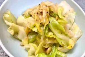 これ最強じゃない? キャベツの炒め物に“アレ”入れたら、ウソみたいに美味くなった