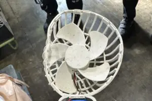 携帯扇風機の「中身」を公開　ゴミ捨て場から発見…「火が出る可能性があります」注意喚起