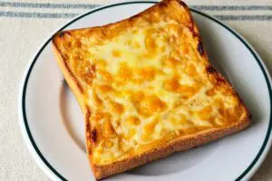 【背徳感すごっ】甘じょっぱくて濃厚すぎる「悶絶トースト」 味しみしみでたまらない…