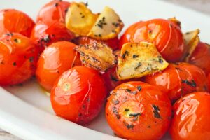 【ヘビロテ確定】ミニトマトとにんにくを炒めるだけで“バルの前菜”　シンプルで最強じゃない？
