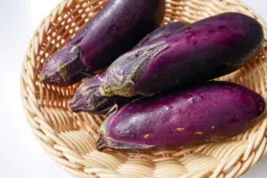 『鉄腕DASH』松岡昌宏さんの“なすの食べ方”がズルいほどウマい すぐ真似して