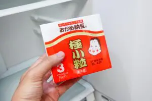 冷蔵庫から出した納豆「そのまま食べないで」 激ウマになる“たった1つのコツ”に驚き