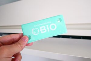 エアコンをつける前に“コレ”貼って　不快な悪臭とカビを防ぐ優秀グッズだった