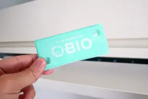 エアコンに“これ貼るだけ”でカビ臭が消えた…　「マジでオススメ」「取り付け簡単」