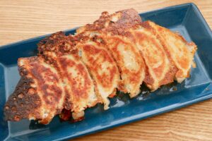 餃子が最高においしくなる「一流シェフの味変ワザ」　“あるもの”をかけるだけ