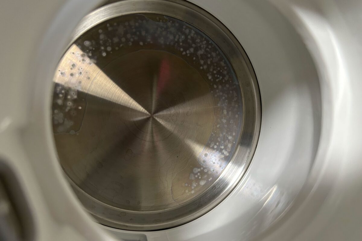 汚れた電気ケトル