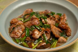 “肉の鬼才”が明かした「プロも知らない絶品レバニラ」レシピが最高　ご飯が秒でなくなる…