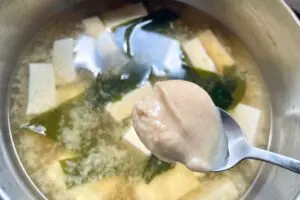 残った味噌汁にアレを入れるだけ 本格的な朝ラーメンが美味しすぎてハマる