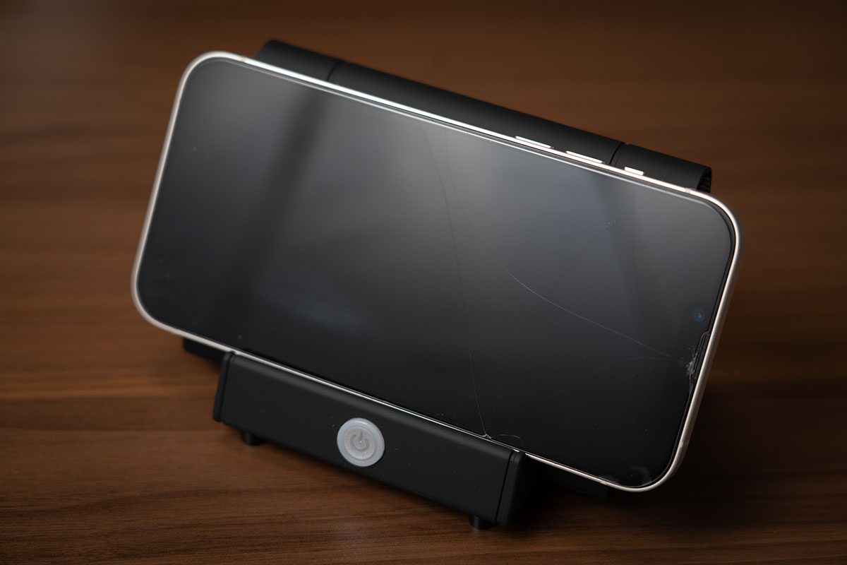 スマートフォンを置くだけのスピーカー