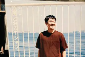 無印良品で目撃した謎の男性、夫の勘違いに妻が大爆笑 「涼風とおる」の正体が話題に…