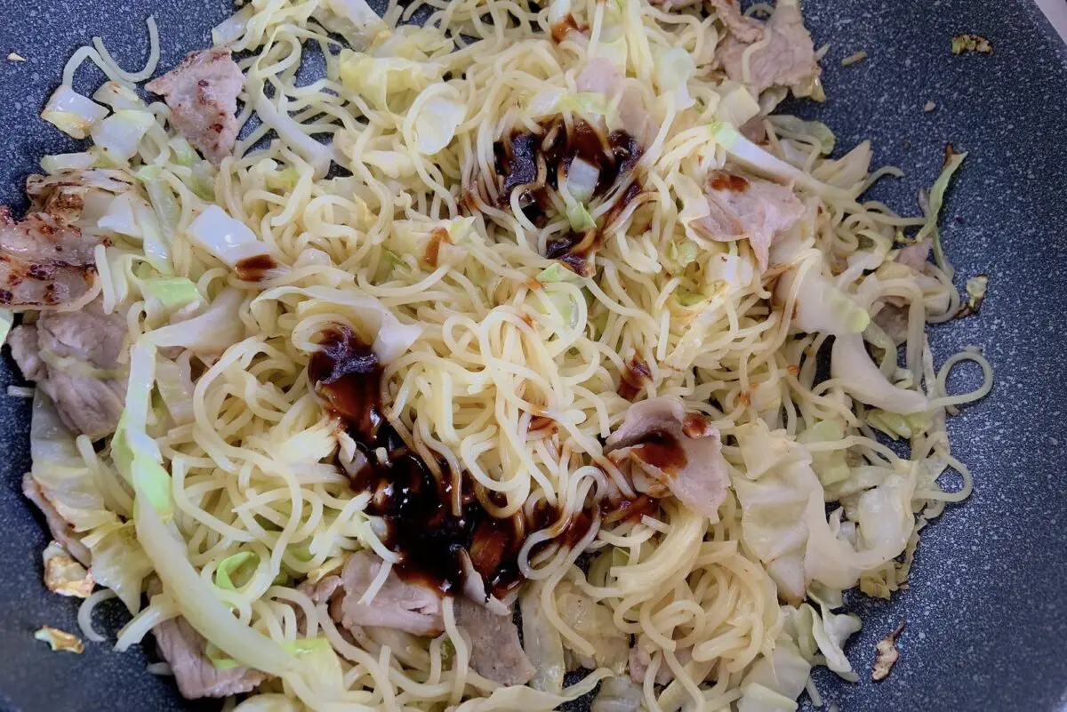 sirabee20250627sauceyakisoba3