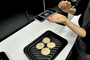 Panasonicの進化系レンジで「冷凍フライ」がサクサクに　節約も期待できそう