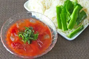 そうめんが「トマト缶」で激変　くまの限界食堂の“つけ麺レシピ”が最高すぎる