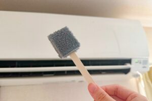 ダイソー「エアコンフィルターメッシュスッキリ棒」