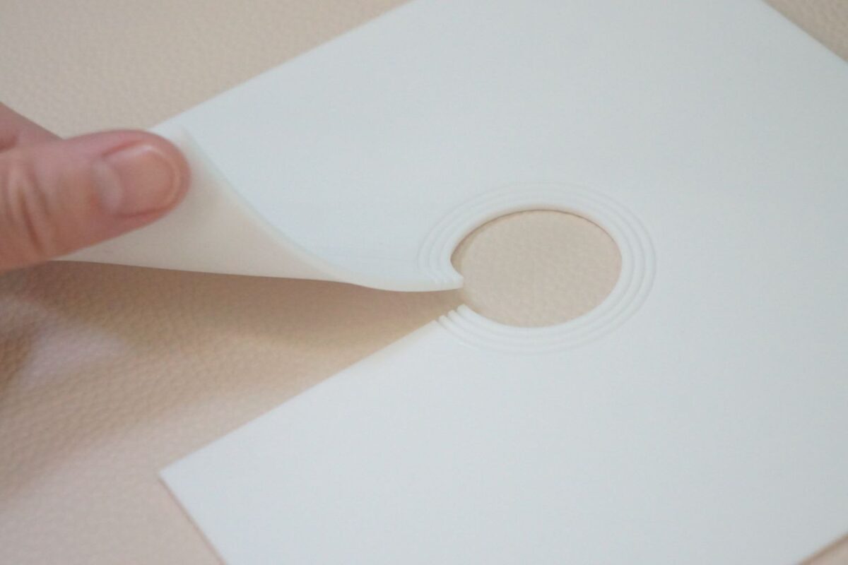 山崎実業「洗濯機排水トラップホコリ防止カバー」