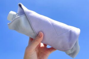 真夏日、凍ったペットボトルを“コレ”で包んだら…　7時間後「まさかの光景」に驚き