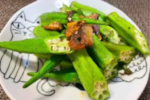 オクラの食べ方、全部コレでいいかも…　ロバート馬場の「炒めレシピ」が激ウマ