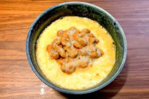 アイラップXが紹介する、「納豆卵かけご飯」が罪深い…　「焼いても美味しい」「うんまいのよ」の声