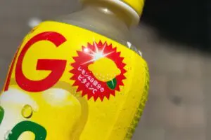 レモン1個に含まれるビタミンC、レモン5個分の量と判明 矛盾の理由は「果汁」にあった