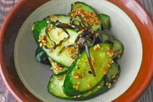 やる気ゼロでも作れる「きゅうりの食べ方」 袋で揉むだけの常備菜が激ウマ