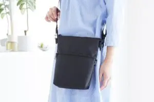 山崎実業のコレ、ただのショルダーバッグじゃない　「驚きの性能」でこれは夏助かる…