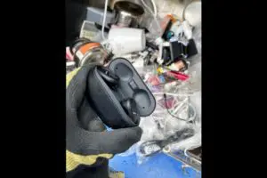 ワイヤレスイヤホンの“間違った捨て方”で大惨事が…　ゴミ清掃員の呼びかけに「盲点でした」の声も