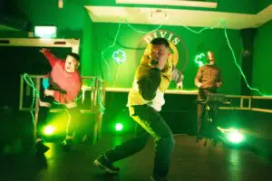 “放送禁止”にもなったヒップホップ・バンドが本人役で映画化 音楽と言葉だけで戦う姿に注目