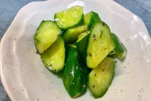 きゅうりがスナック菓子みたいにボリボリ止まらない… リュウジの「ヤバい漬け」が激ウマ