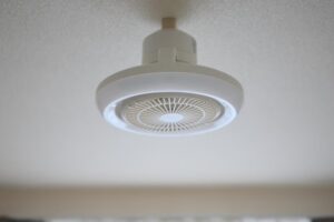 「置き場に困らないサーキュレーター」が最強　これで熱帯夜の寝苦しさもグッと楽に