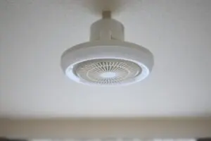 「置き場に困らないサーキュレーター」が最強　これで熱帯夜の寝苦しさもグッと楽に